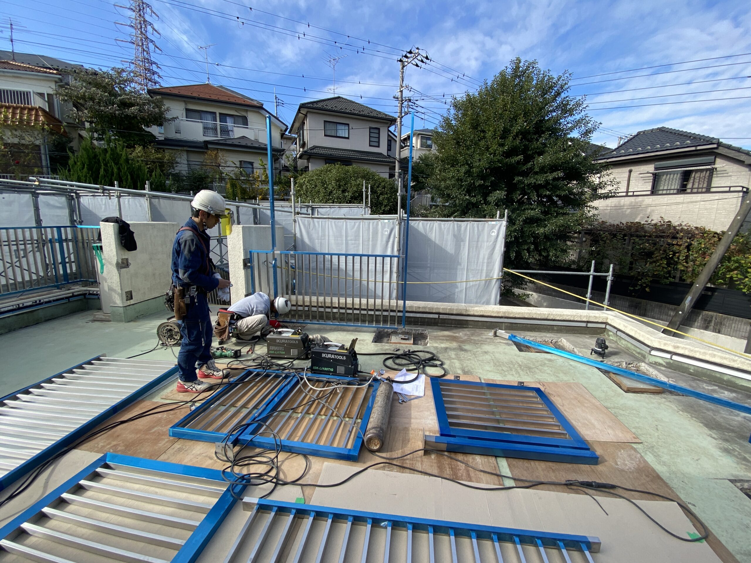 横浜市港北区の保育園にてスチール手摺→ステンレス製手摺及び扉への改修工事
