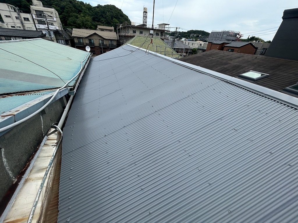 木造2階建てトタン屋根塗り替え工事　