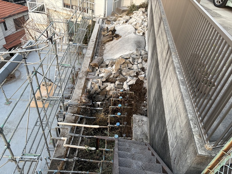 崖地に立つマンションの隣地埋め戻し部分の沈下改修外構工事　神奈川区