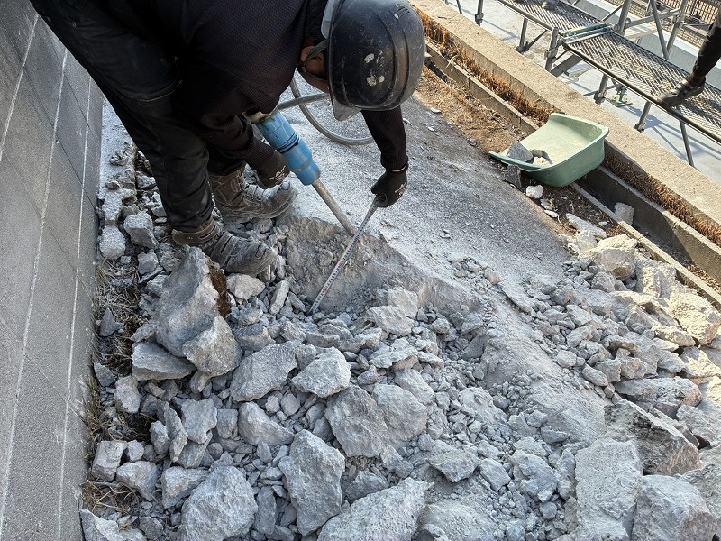 崖地に立つマンションの隣地埋め戻し部分の沈下改修外構工事　神奈川区