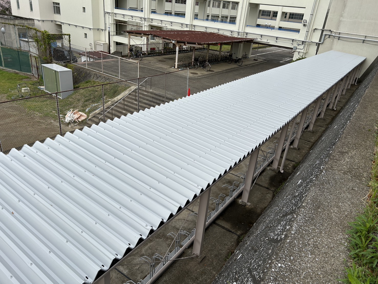 神奈川県　県立高校　駐輪場塗装修繕工事