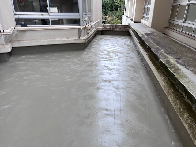 横浜市　小学校　ｳﾚﾀﾝ防水改修工事　雨漏り補修工事